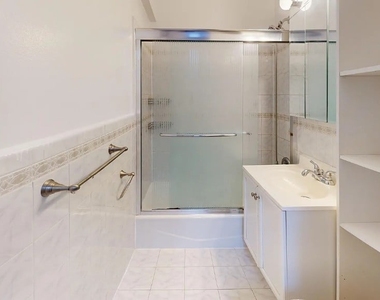 East 58th Street - Photo Thumbnail 11