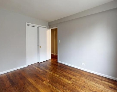 East 58th Street - Photo Thumbnail 3