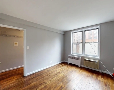 East 58th Street - Photo Thumbnail 6