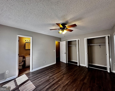 1060 Falling Water Drive Se - Photo Thumbnail 10