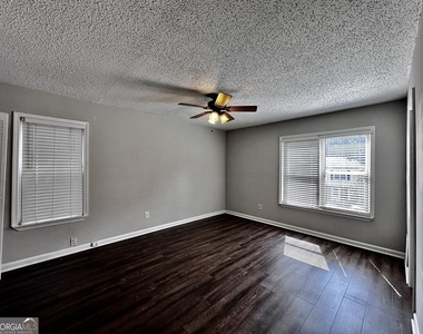 1060 Falling Water Drive Se - Photo Thumbnail 9