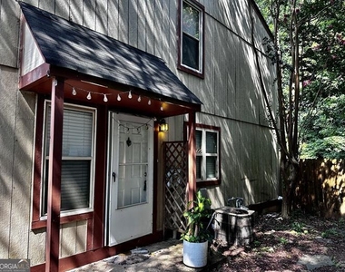 1060 Falling Water Drive Se - Photo Thumbnail 2