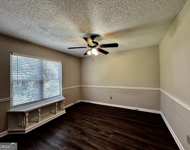 1060 Falling Water Drive Se - Photo Thumbnail 7