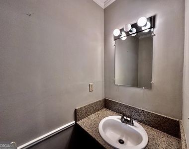 1060 Falling Water Drive Se - Photo Thumbnail 6