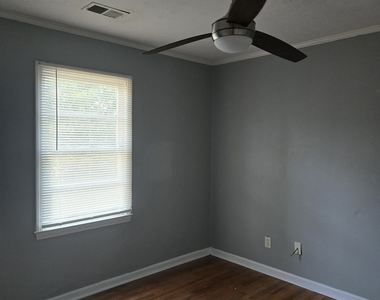 320 Vine Street - Photo Thumbnail 9