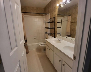 265 Friars Head Drive - Photo Thumbnail 10