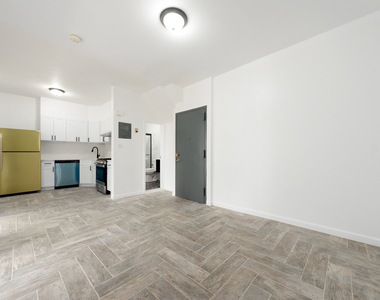 1538 Gates Avenue - Photo Thumbnail 2