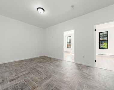 1538 Gates Avenue - Photo Thumbnail 4