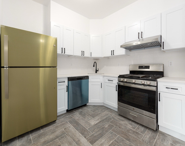 1538 Gates Avenue - Photo Thumbnail 3