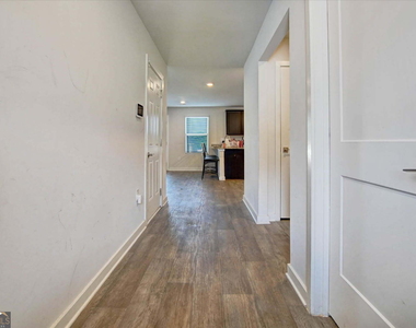 1129 Bluecoat Circle - Photo Thumbnail 3