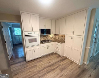 1150 Falstaff Drive - Photo Thumbnail 11
