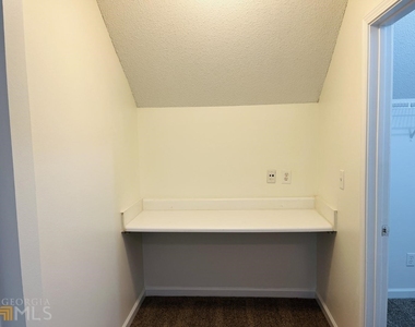 4037 Ravenwood Court - Photo Thumbnail 20