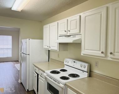 4037 Ravenwood Court - Photo Thumbnail 2