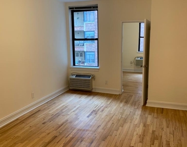 East 76th Street - Photo Thumbnail 4