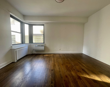 East 57th Street - Photo Thumbnail 5