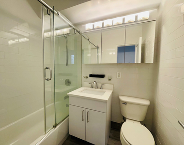 East 57th Street - Photo Thumbnail 6