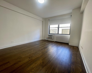 East 57th Street - Photo Thumbnail 9