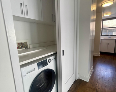 East 57th Street - Photo Thumbnail 4
