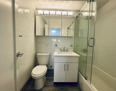 East 57th Street - Photo Thumbnail 8