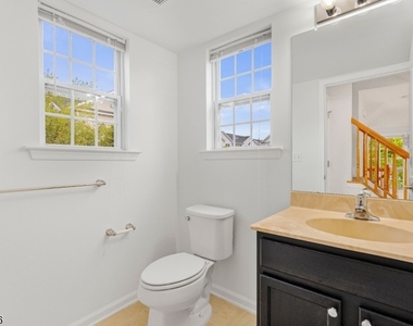 8 Alfred Ave - Photo Thumbnail 19