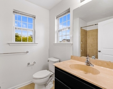 8 Alfred Ave - Photo Thumbnail 21