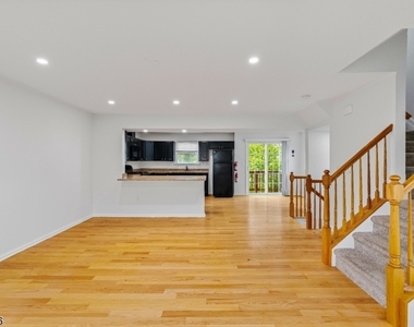 8 Alfred Ave - Photo Thumbnail 4