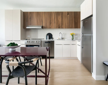 30-77 Vernon Boulevard - Photo Thumbnail 1