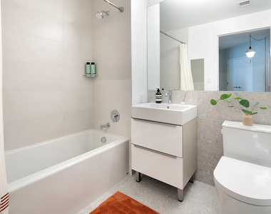 30-77 Vernon Boulevard - Photo Thumbnail 3