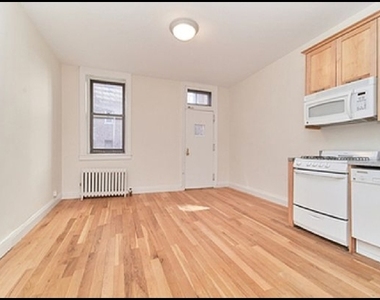 Lexington ave and 89th street - Photo Thumbnail 3