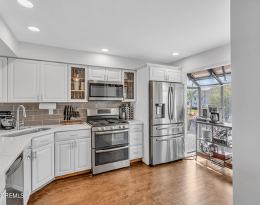 165 Riddle Avenue - Photo Thumbnail 19