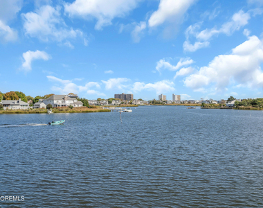 165 Riddle Avenue - Photo Thumbnail 39