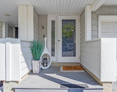 165 Riddle Avenue - Photo Thumbnail 3