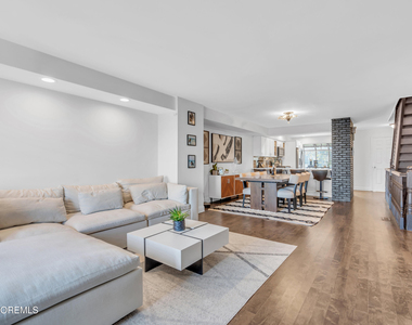 165 Riddle Avenue - Photo Thumbnail 12