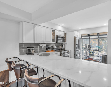 165 Riddle Avenue - Photo Thumbnail 17