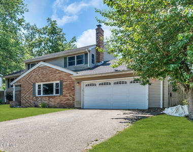 67 Shady Nook Drive - Photo Thumbnail 2