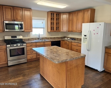 124 Wilson Avenue - Photo Thumbnail 3
