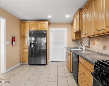 185 Pear Drive - Photo Thumbnail 10