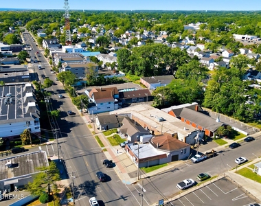 1208 Maplewood Road - Photo Thumbnail 21