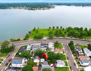 1208 Maplewood Road - Photo Thumbnail 16