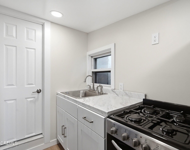 1208 Maplewood Road - Photo Thumbnail 9