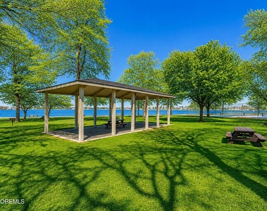 1208 Maplewood Road - Photo Thumbnail 32