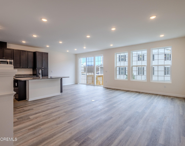 213 Harley Lane - Photo Thumbnail 4