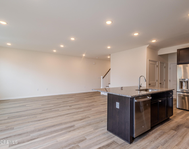 213 Harley Lane - Photo Thumbnail 9