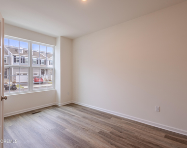 213 Harley Lane - Photo Thumbnail 3