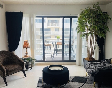 3101 Boardwalk - Photo Thumbnail 6