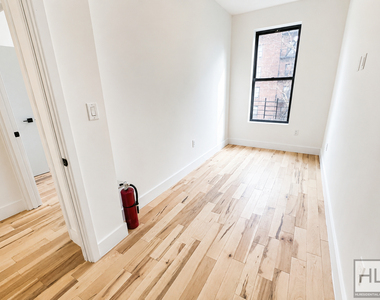 West 150 Street - Photo Thumbnail 8