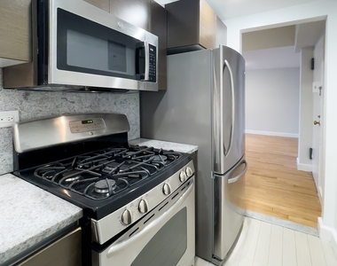 East 65th Street - Photo Thumbnail 3