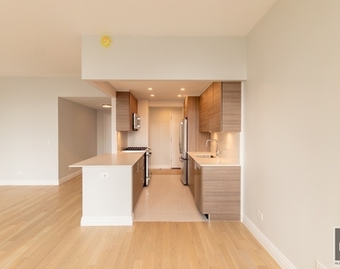 West 48th Street - Photo Thumbnail 2