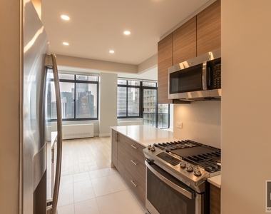 West 48th Street - Photo Thumbnail 3
