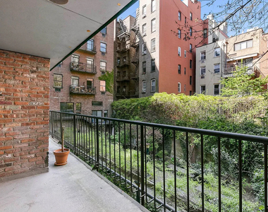 East 12th Street - Photo Thumbnail 4